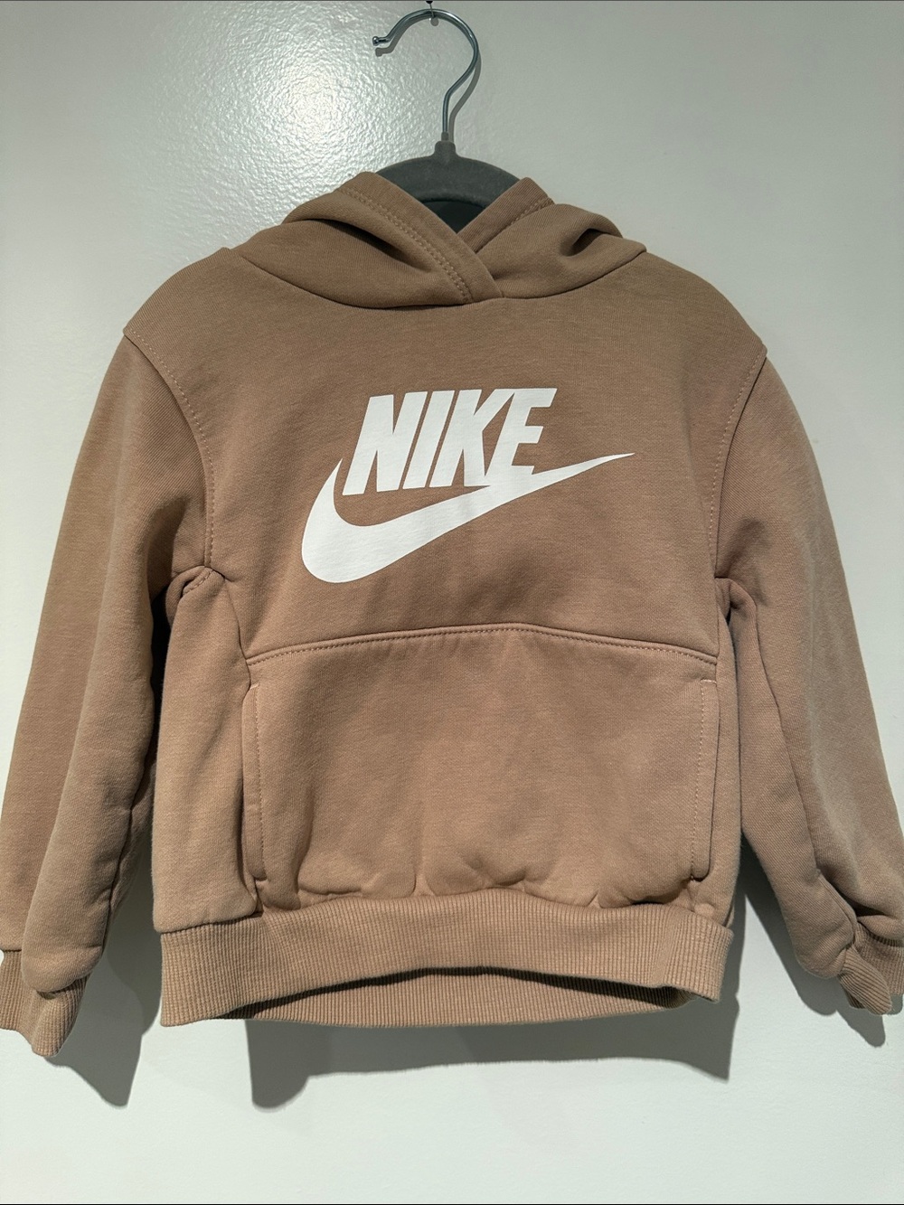 Nike Kids Tan Khaki Futura Logo Fleece Pullover Hoodie (3T)